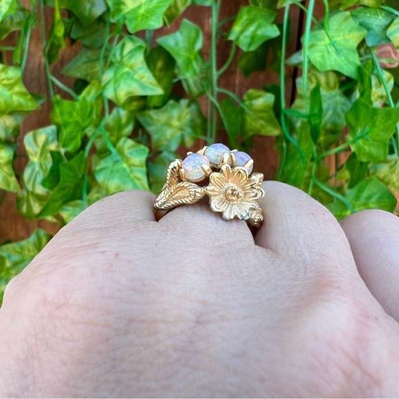 Avon Brand Gold Tone Ring with Opal like beads and flowers - Adjustable 5.5 - 6 - Picture 10 of 12